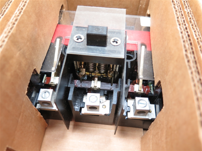 Eaton DT461UGK 30A/4P DT Non-Fusible Safety Disconnect Switch [New Eaton DT461UGK 30A/4P DT Non-Fusible Safety Disconnect Switch [New